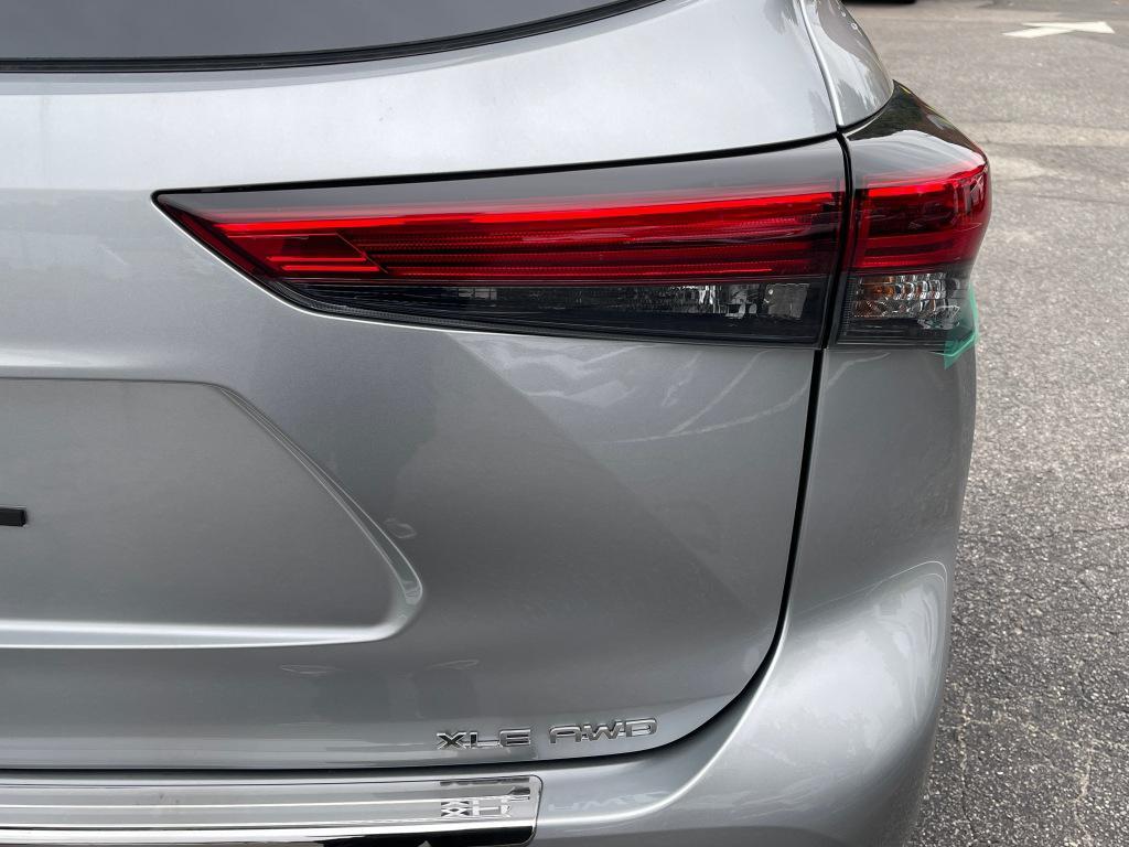 used 2022 Toyota Highlander car, priced at $39,991