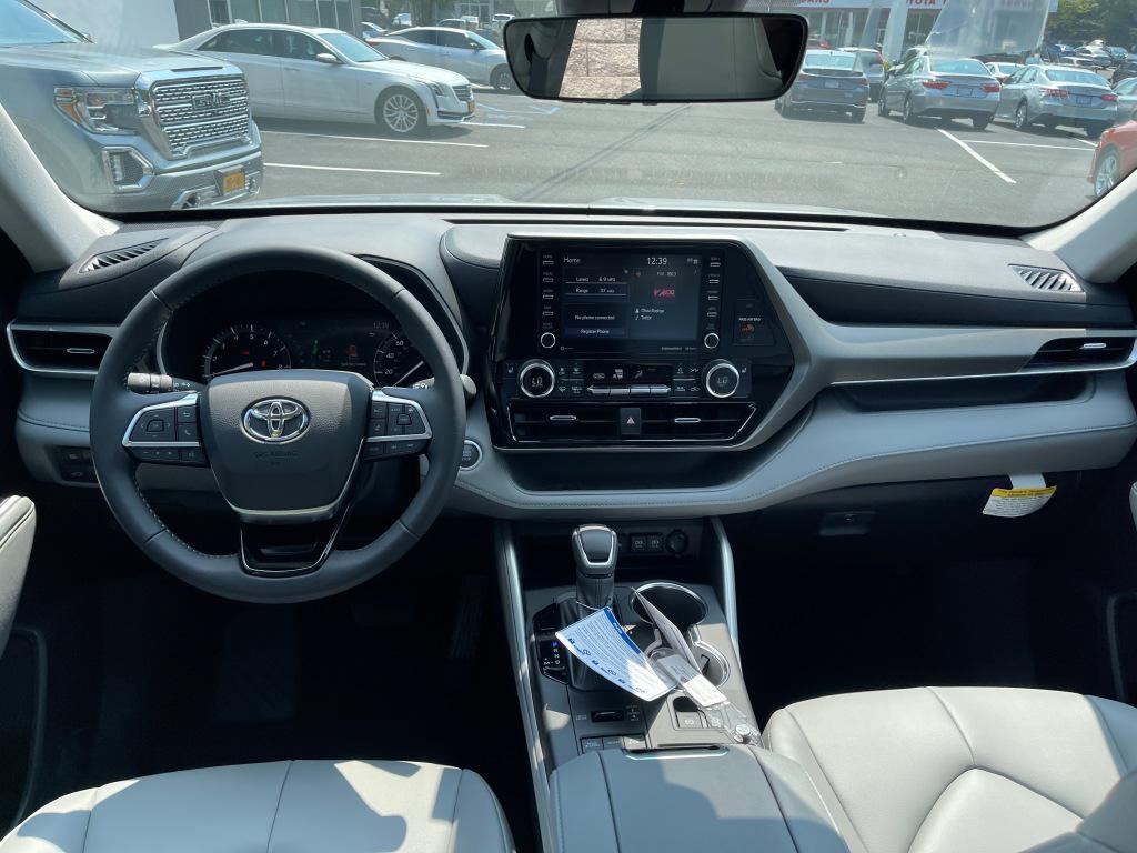 used 2022 Toyota Highlander car, priced at $39,991