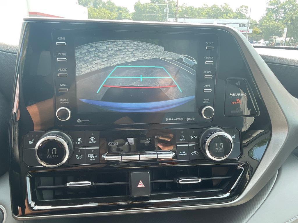 used 2022 Toyota Highlander car, priced at $39,991