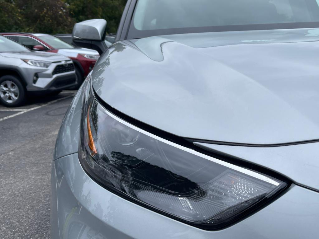 used 2022 Toyota Highlander car, priced at $39,991