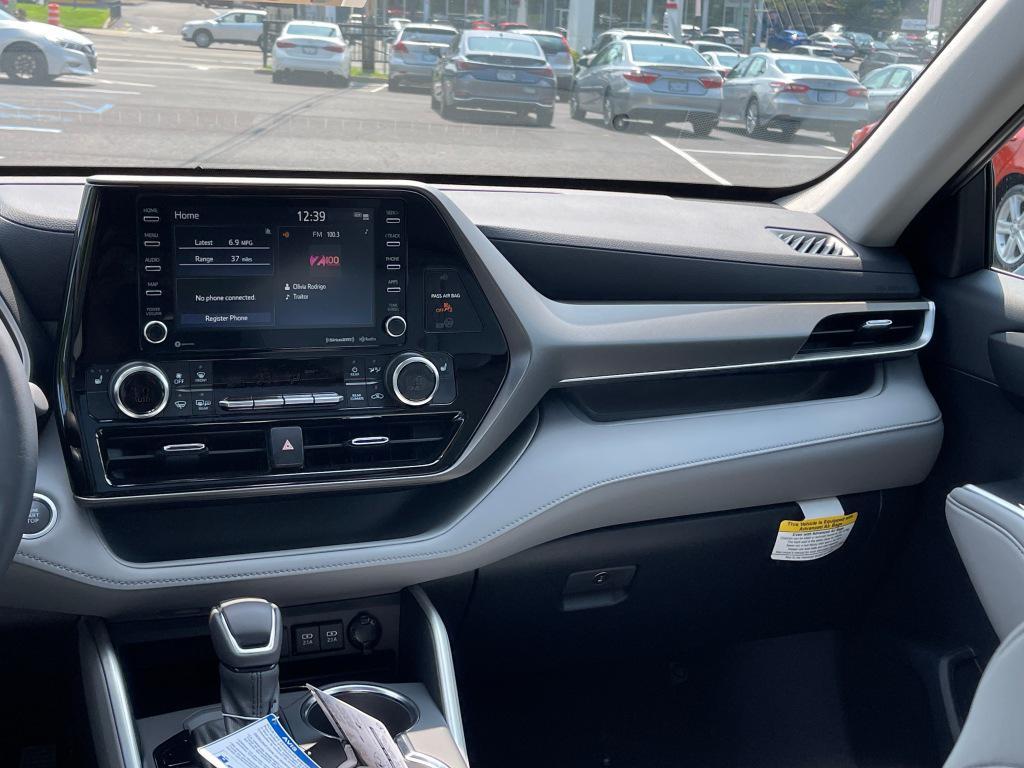 used 2022 Toyota Highlander car, priced at $39,991