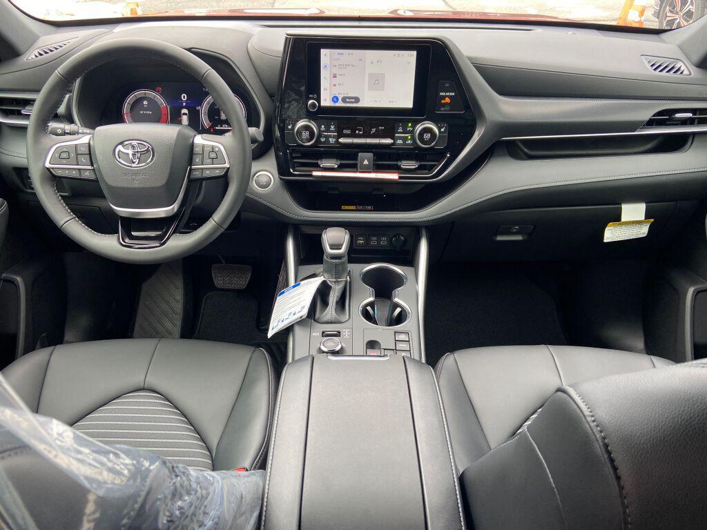 used 2025 Toyota Highlander car, priced at $54,991