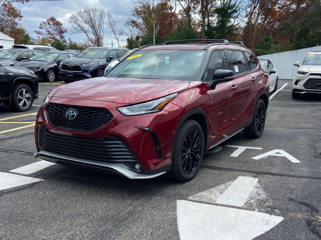 used 2025 Toyota Highlander car, priced at $54,991