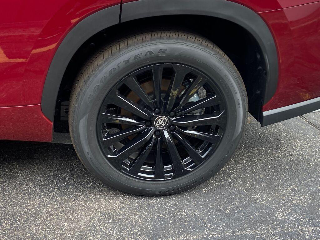 used 2025 Toyota Highlander car, priced at $54,991