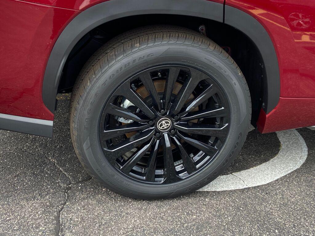 used 2025 Toyota Highlander car, priced at $54,991