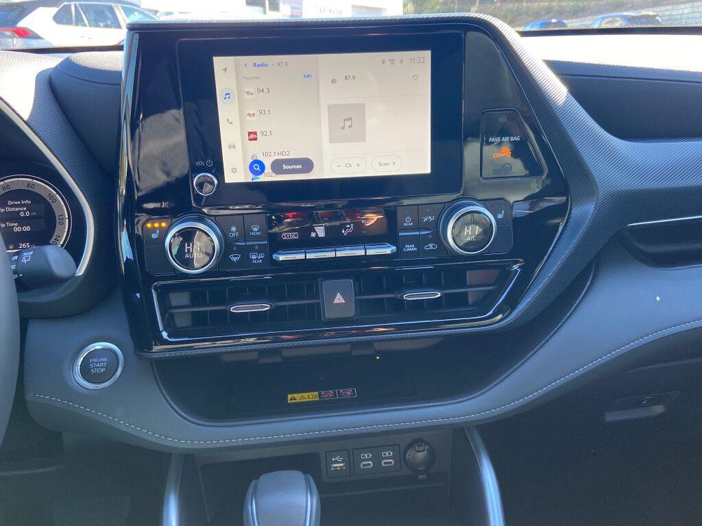 used 2025 Toyota Highlander car, priced at $52,991