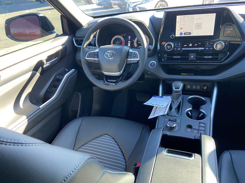 used 2025 Toyota Highlander car, priced at $52,991