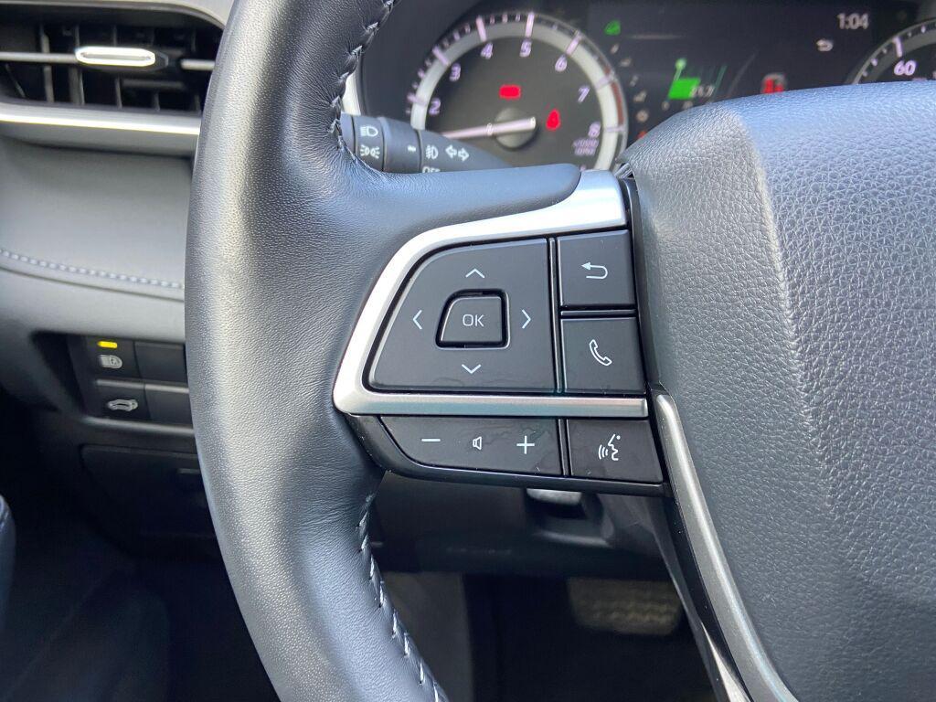 used 2022 Toyota Highlander car, priced at $38,991