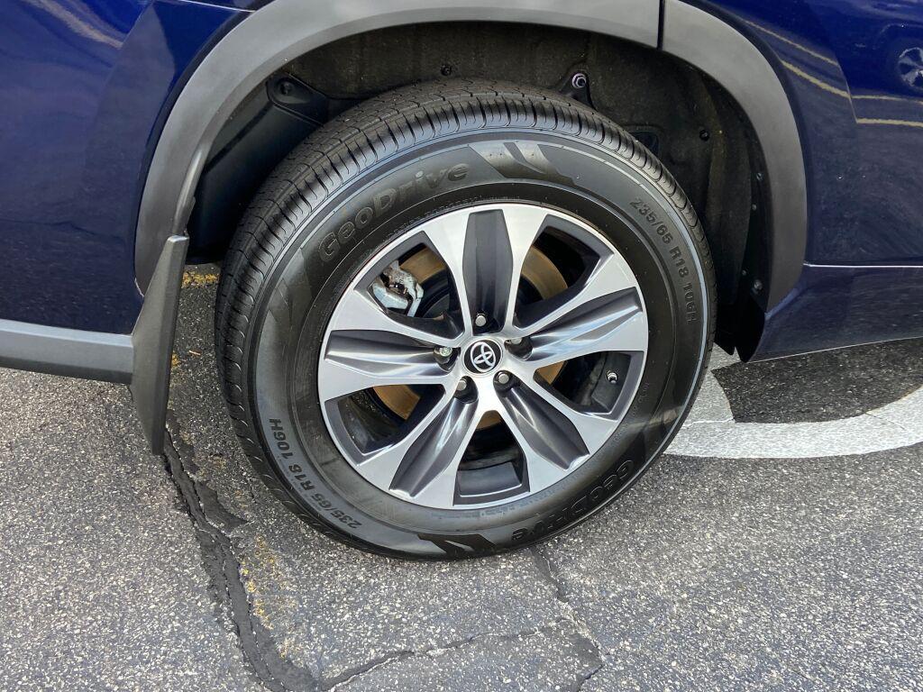 used 2022 Toyota Highlander car, priced at $38,991