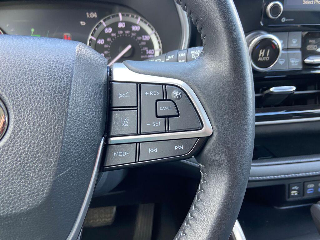 used 2022 Toyota Highlander car, priced at $38,991