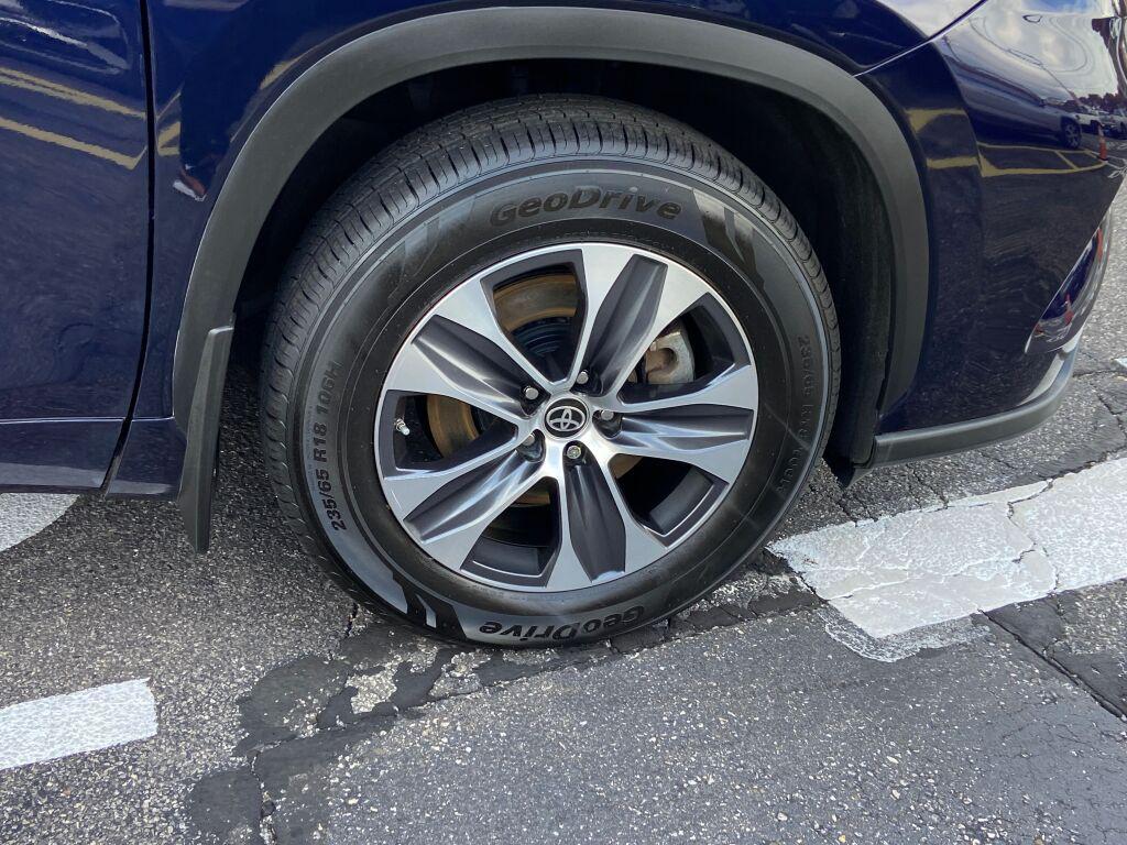 used 2022 Toyota Highlander car, priced at $38,991