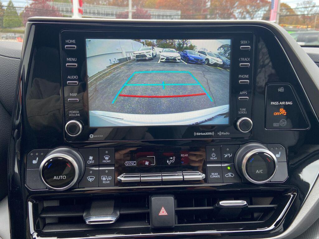 used 2022 Toyota Highlander car, priced at $39,991