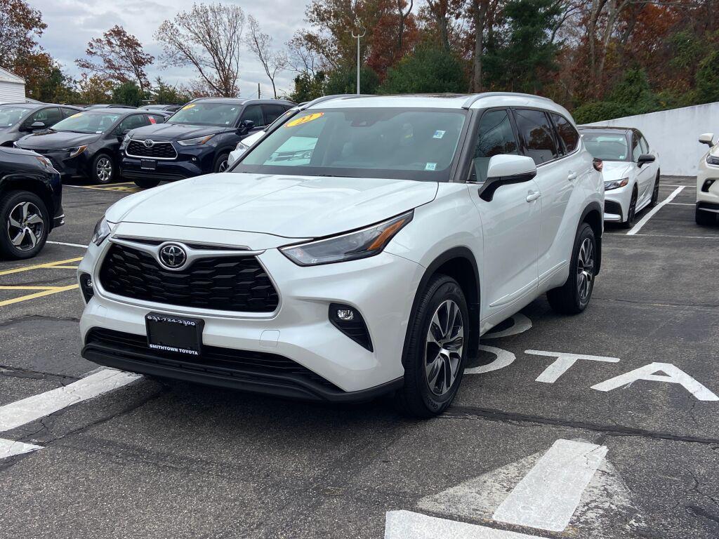 used 2022 Toyota Highlander car, priced at $39,991