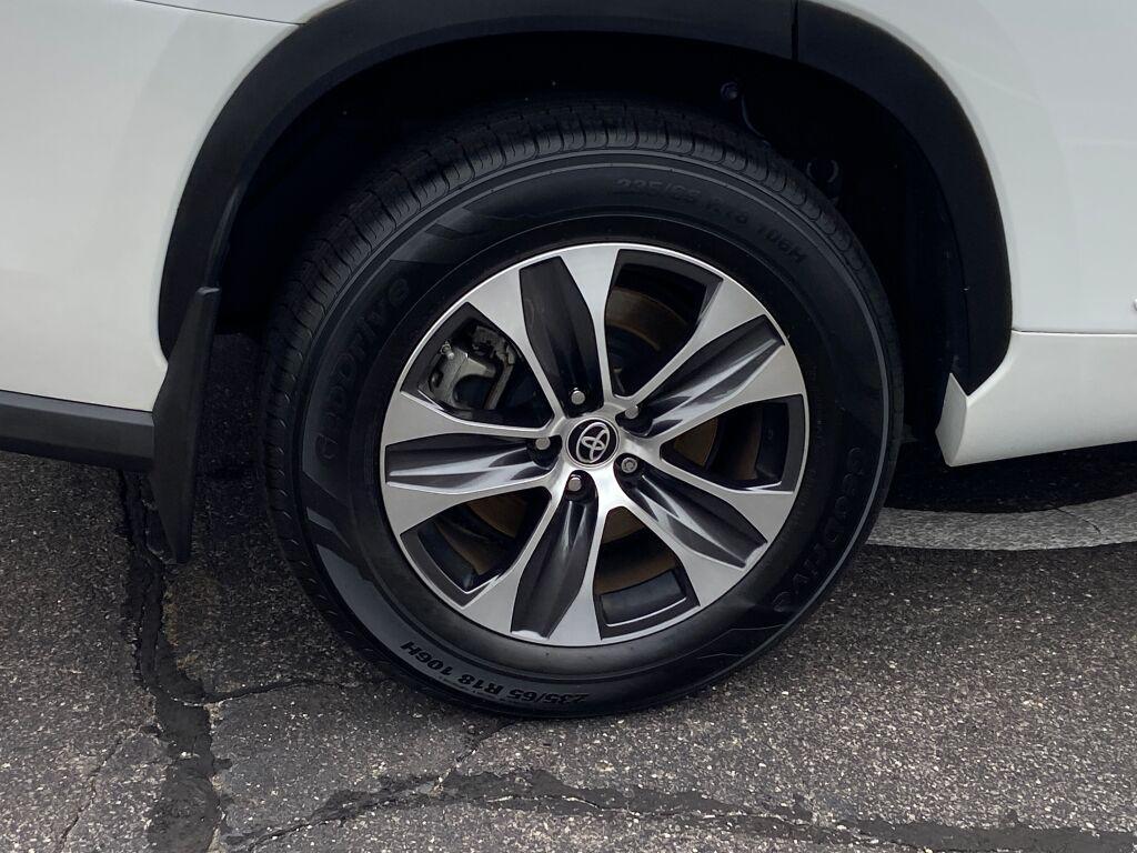 used 2022 Toyota Highlander car, priced at $39,991