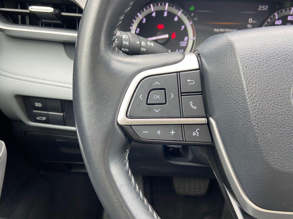 used 2022 Toyota Highlander car, priced at $39,991