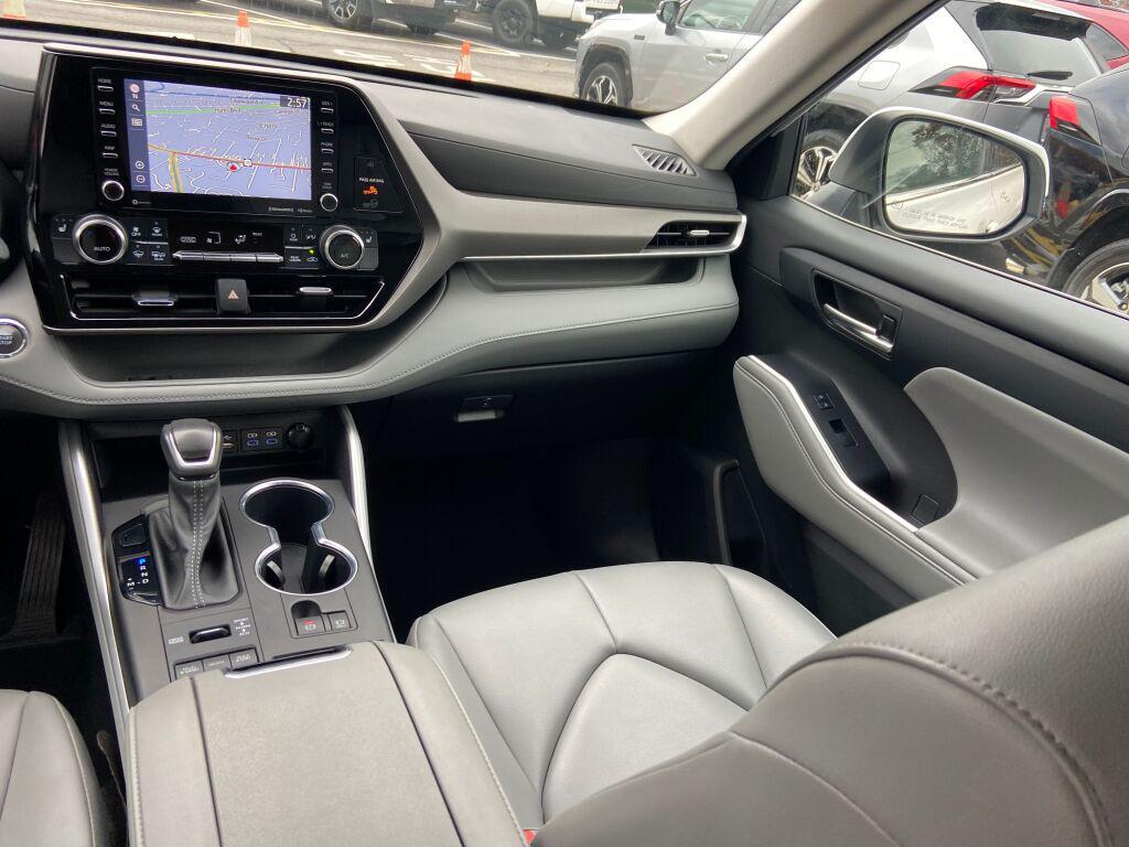used 2022 Toyota Highlander car, priced at $39,991