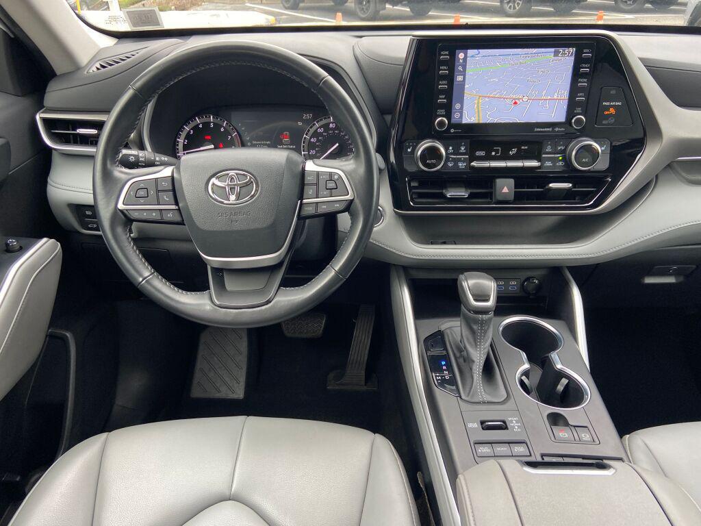 used 2022 Toyota Highlander car, priced at $39,991