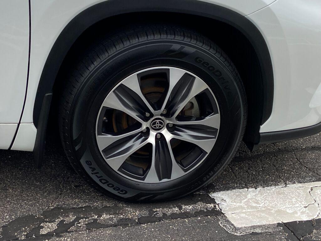 used 2022 Toyota Highlander car, priced at $39,991