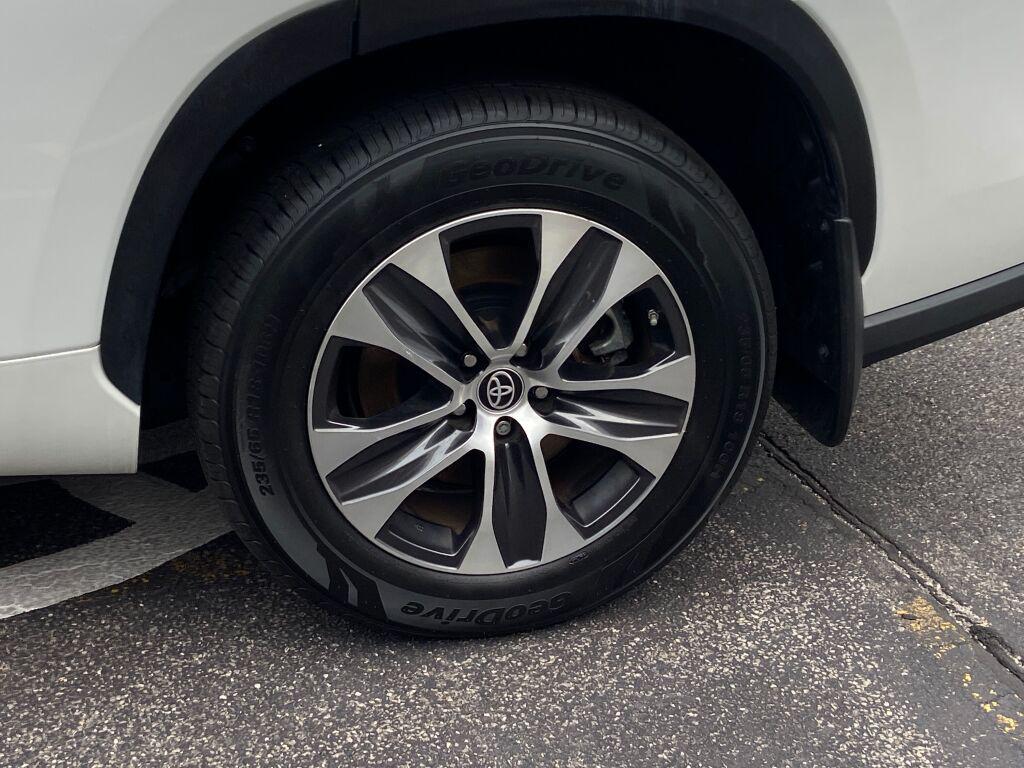 used 2022 Toyota Highlander car, priced at $39,991