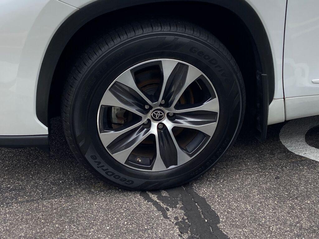 used 2022 Toyota Highlander car, priced at $39,991