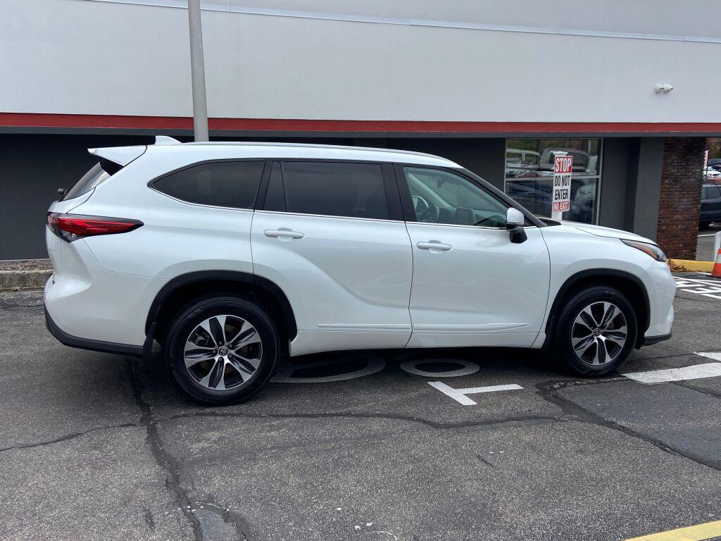 used 2022 Toyota Highlander car, priced at $39,991