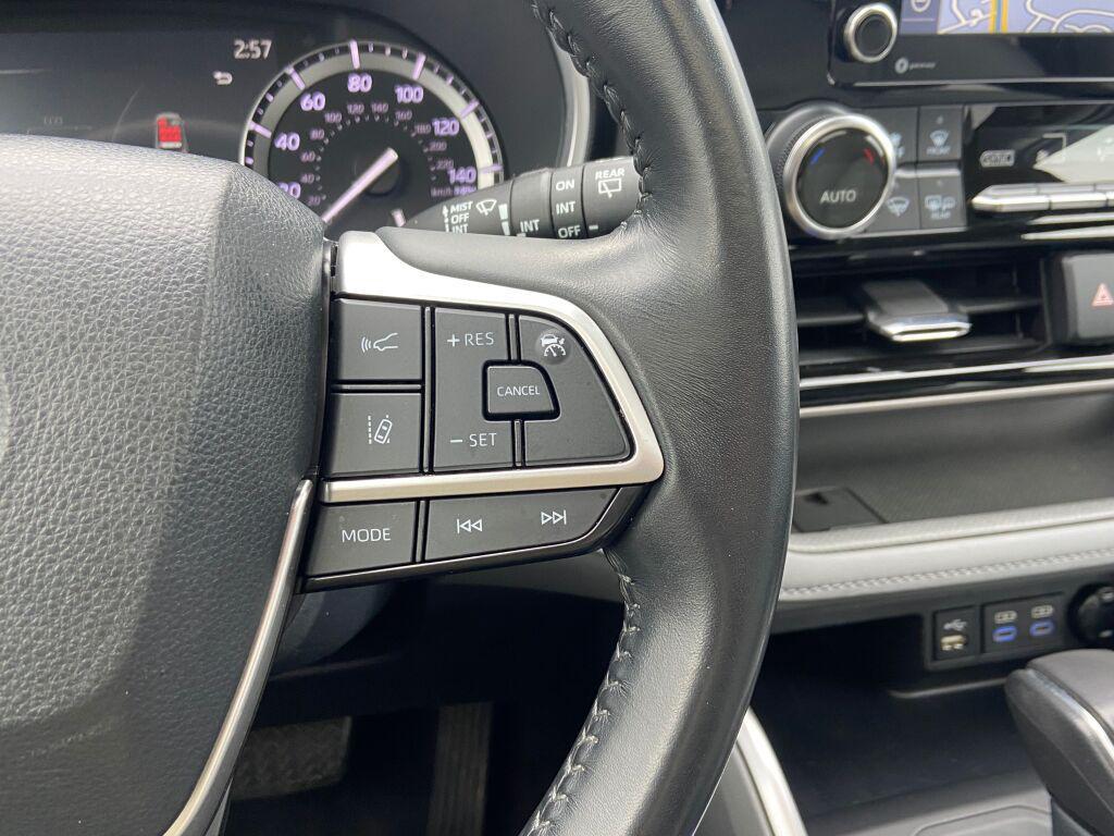 used 2022 Toyota Highlander car, priced at $39,991
