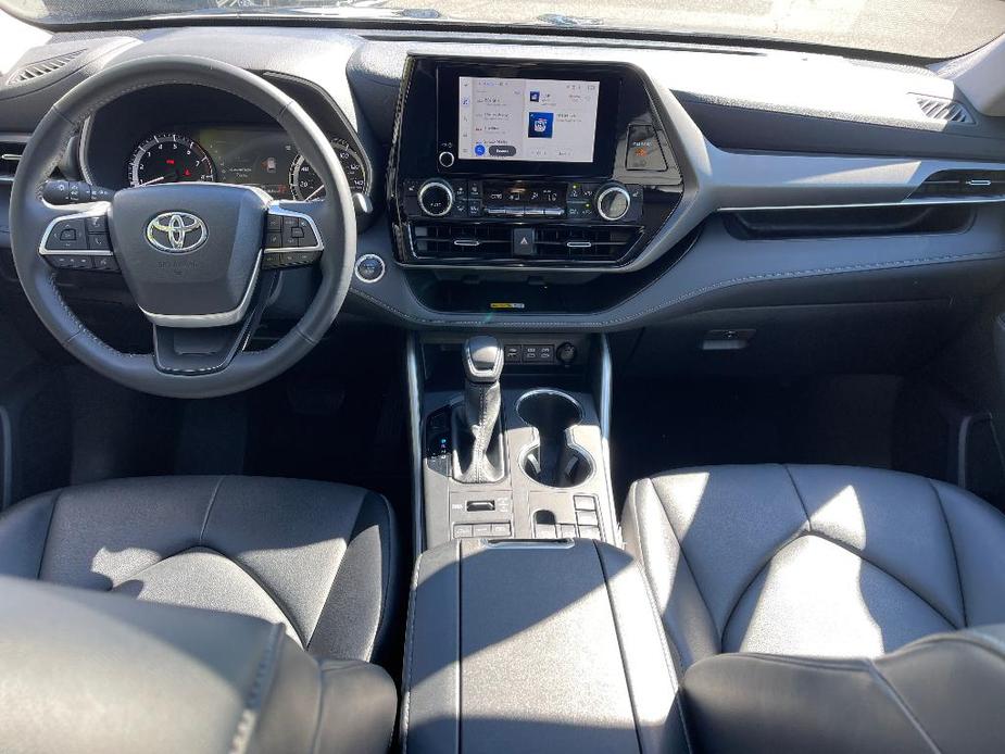 used 2024 Toyota Highlander car, priced at $43,991