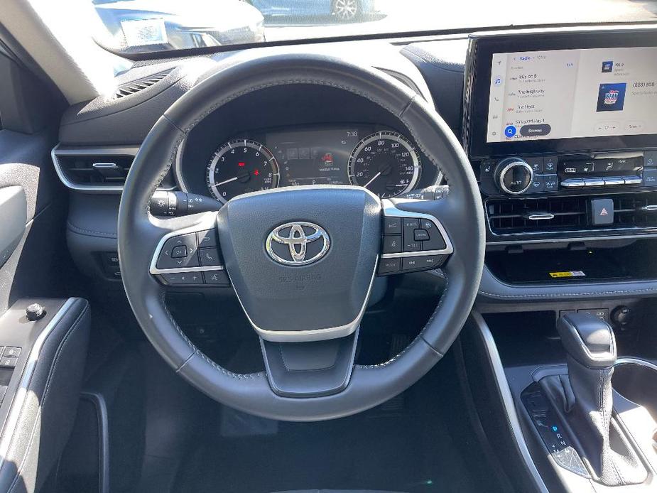 used 2023 Toyota Highlander car, priced at $40,991