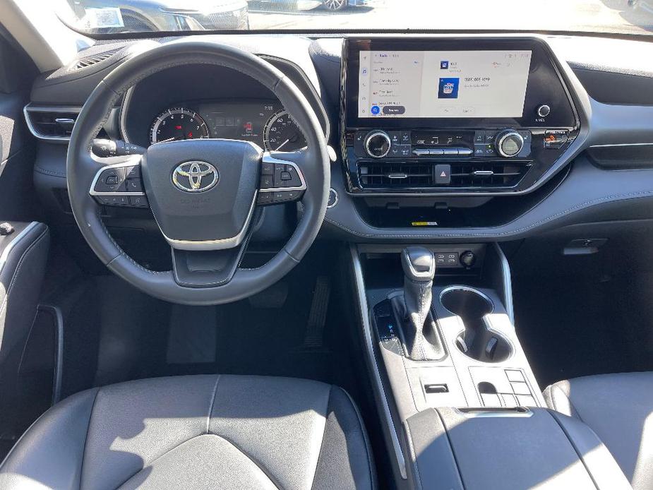 used 2023 Toyota Highlander car, priced at $40,991