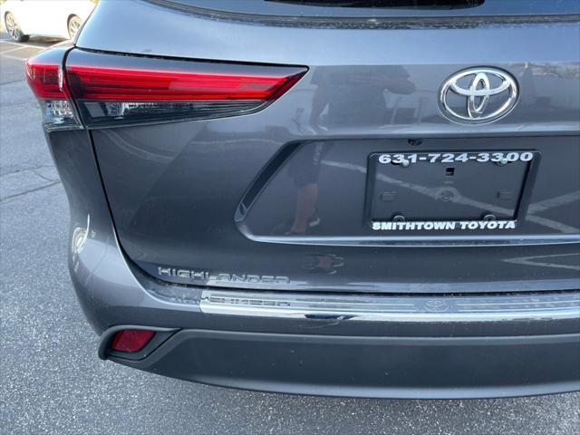 used 2022 Toyota Highlander car, priced at $33,791
