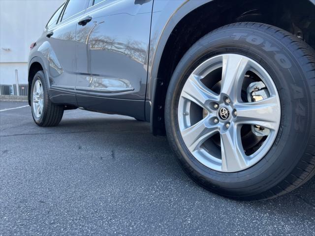used 2022 Toyota Highlander car, priced at $33,791