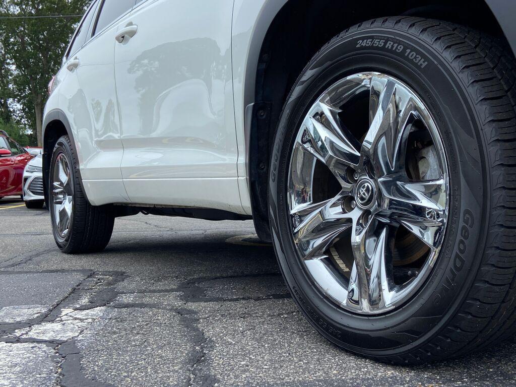 used 2019 Toyota Highlander car, priced at $28,791
