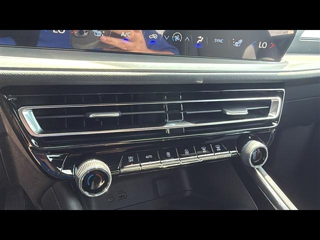 new 2025 Chevrolet Traverse car, priced at $42,732
