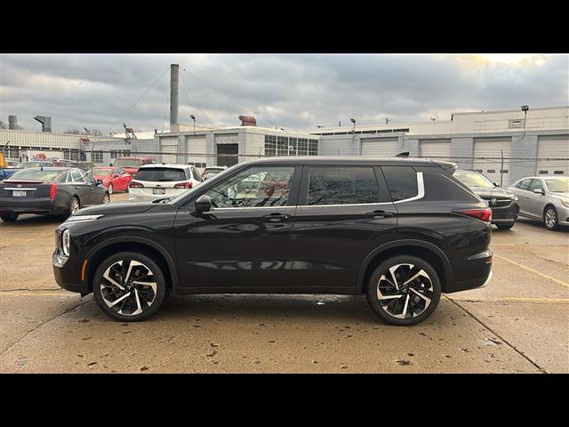 used 2023 Mitsubishi Outlander car, priced at $24,286