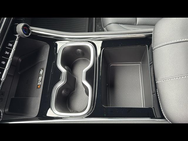 new 2025 Chevrolet Traverse car, priced at $42,081