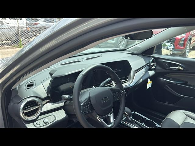 new 2025 Chevrolet Trax car, priced at $25,408