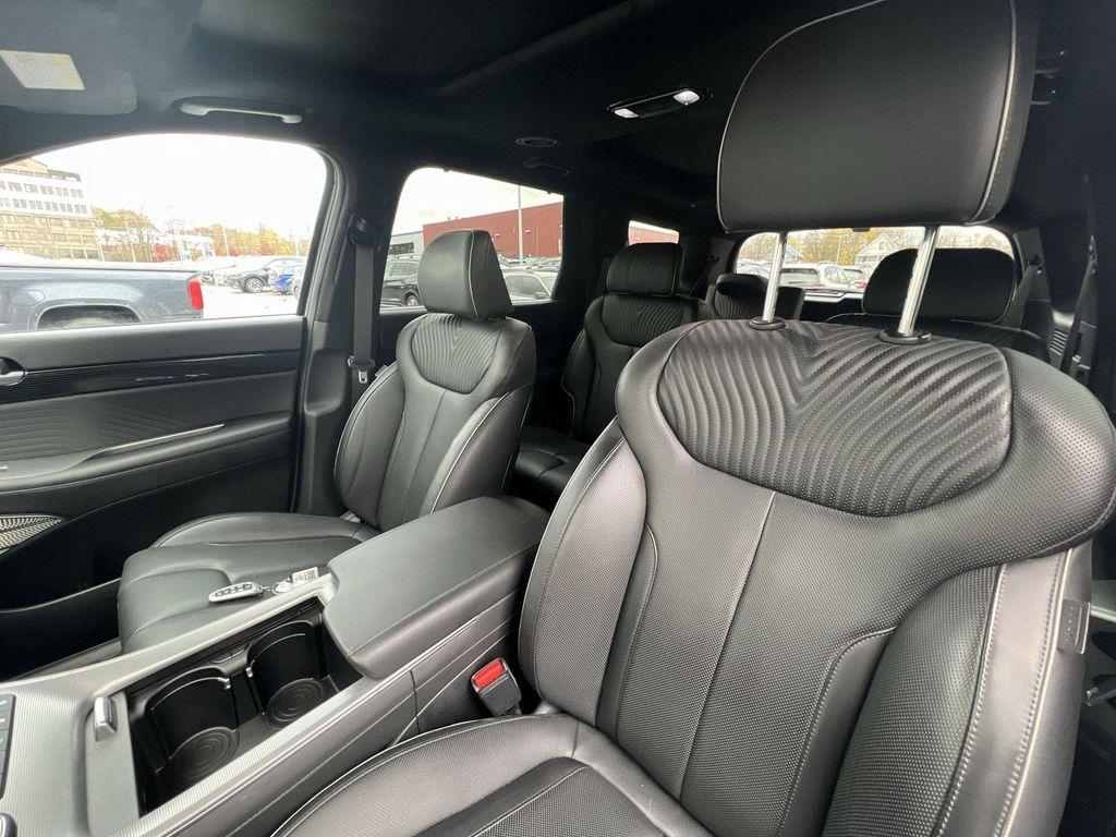 used 2025 Hyundai Palisade car, priced at $44,984