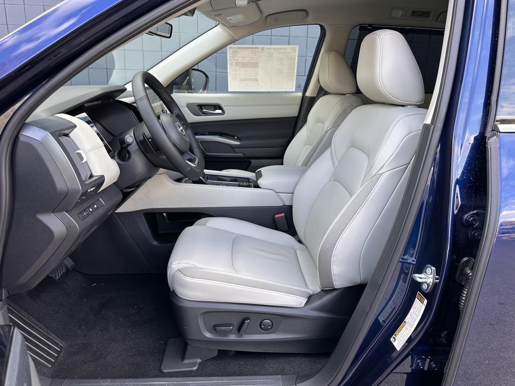 new 2025 Nissan Pathfinder car, priced at $37,092