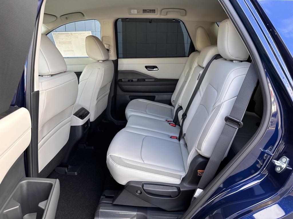 new 2025 Nissan Pathfinder car, priced at $37,092