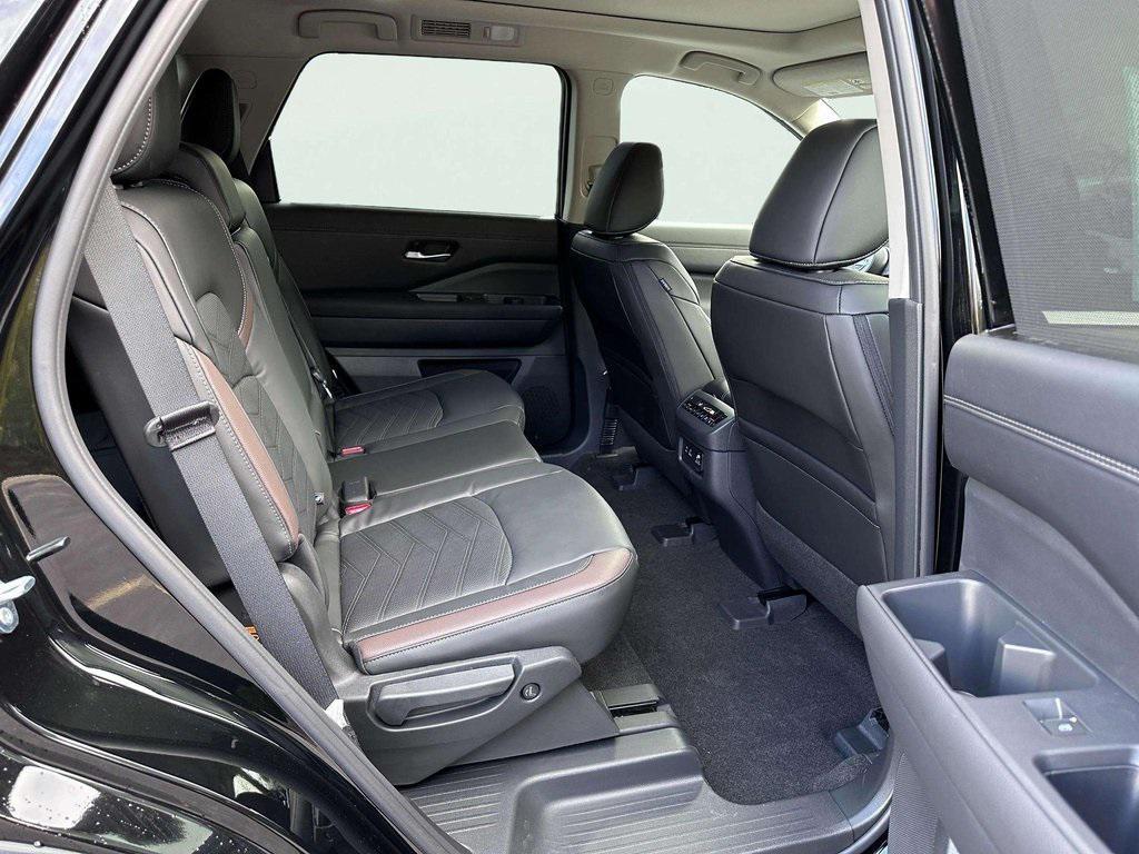 new 2025 Nissan Pathfinder car, priced at $48,694