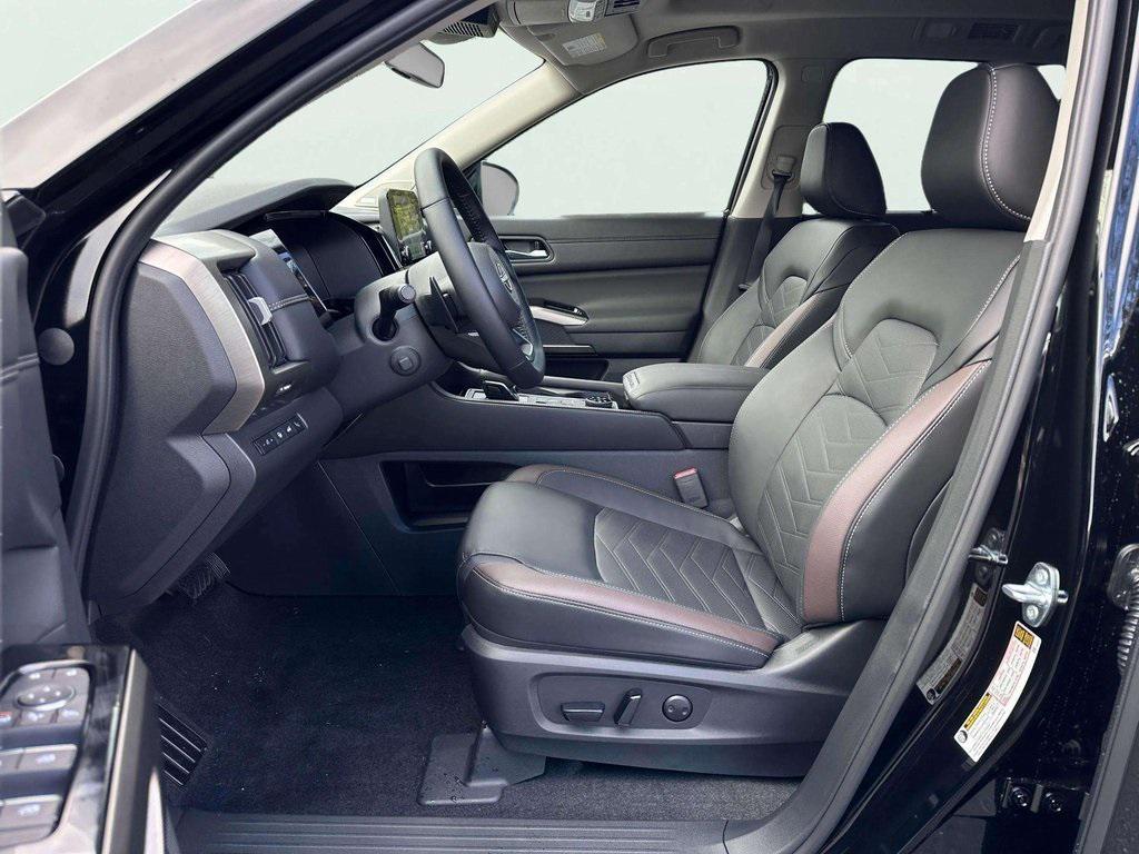 new 2025 Nissan Pathfinder car, priced at $48,694