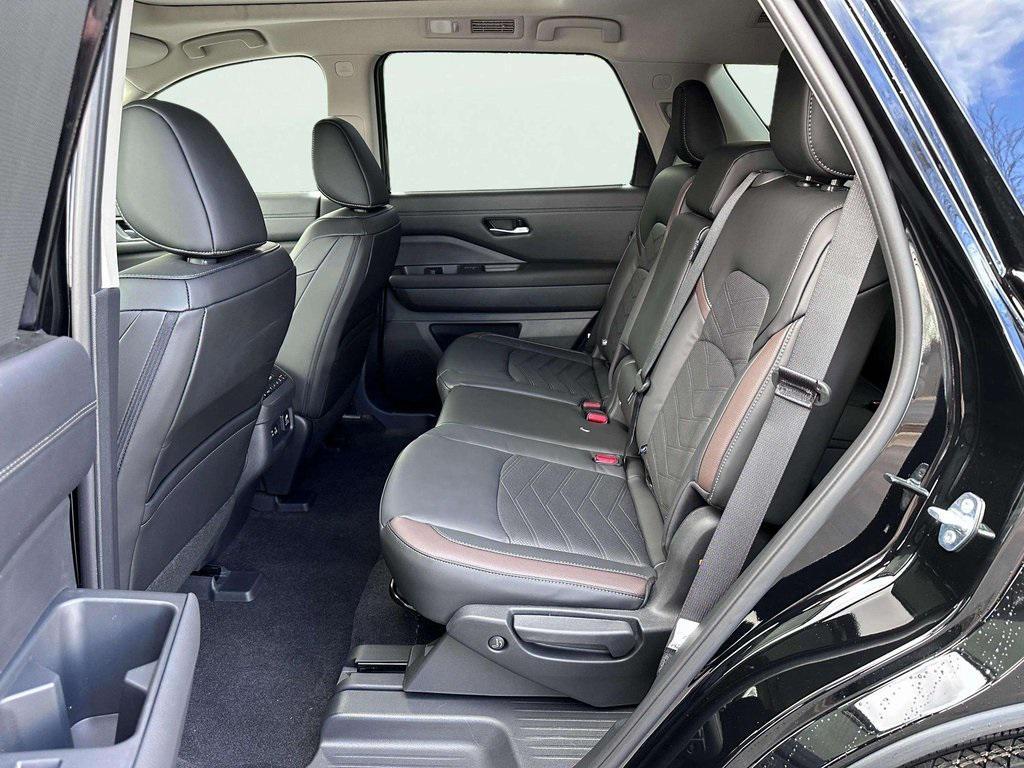 new 2025 Nissan Pathfinder car, priced at $48,694