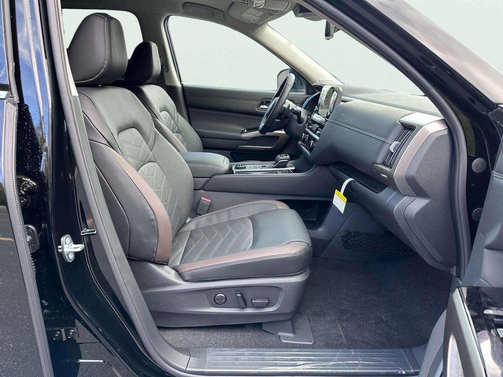 new 2025 Nissan Pathfinder car, priced at $48,694