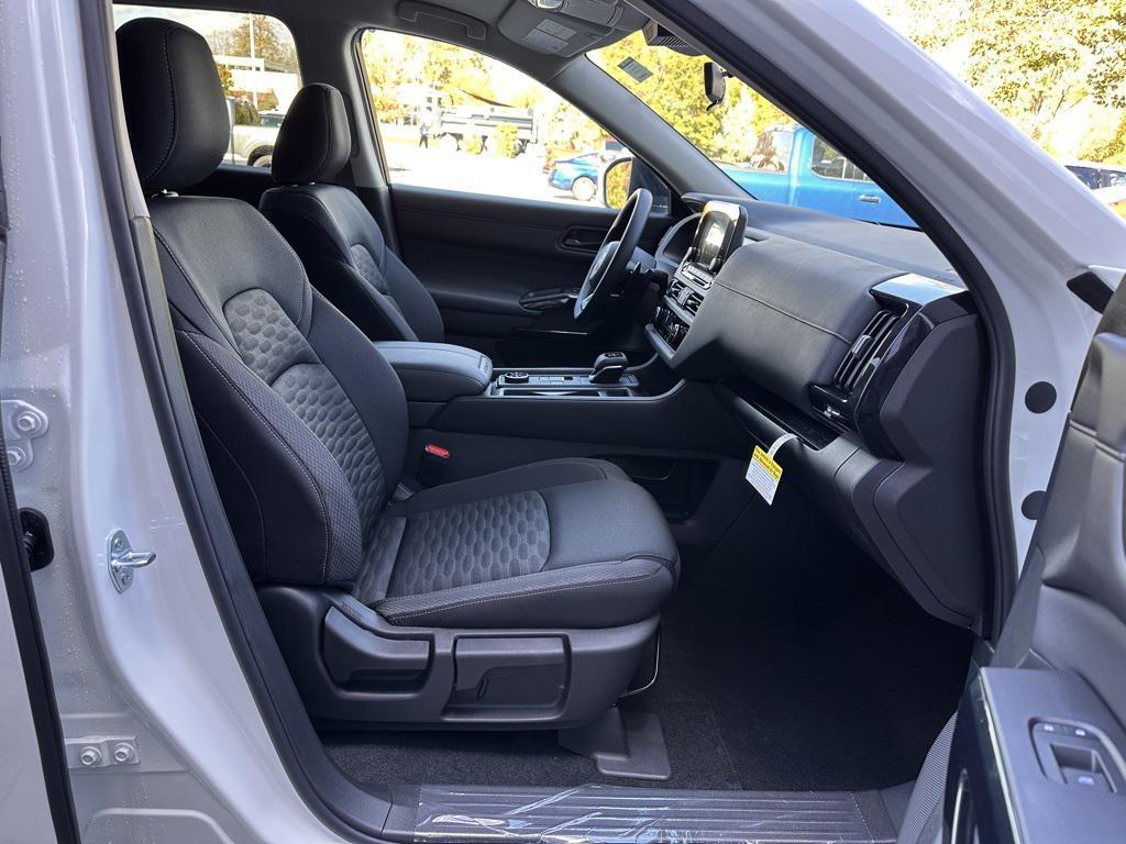 new 2025 Nissan Pathfinder car, priced at $31,832