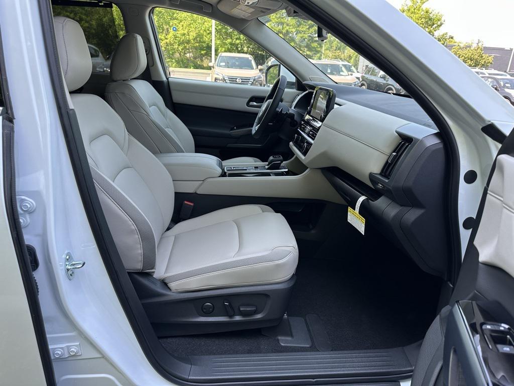 new 2025 Nissan Pathfinder car, priced at $38,399