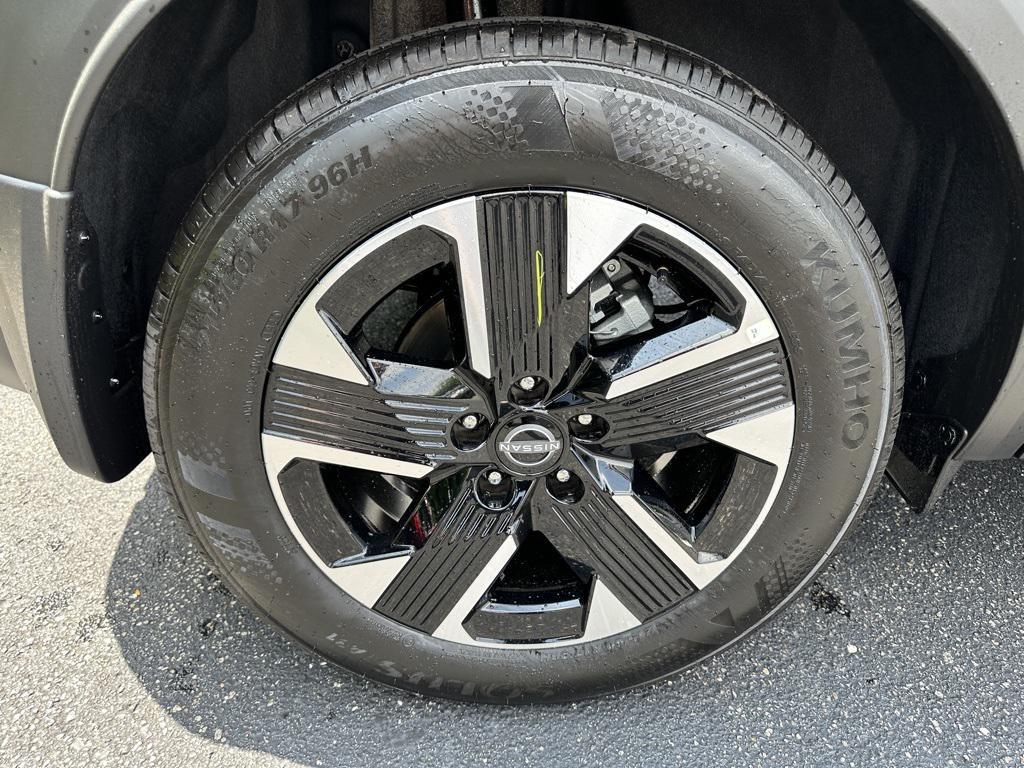 new 2025 Nissan Kicks car, priced at $26,555