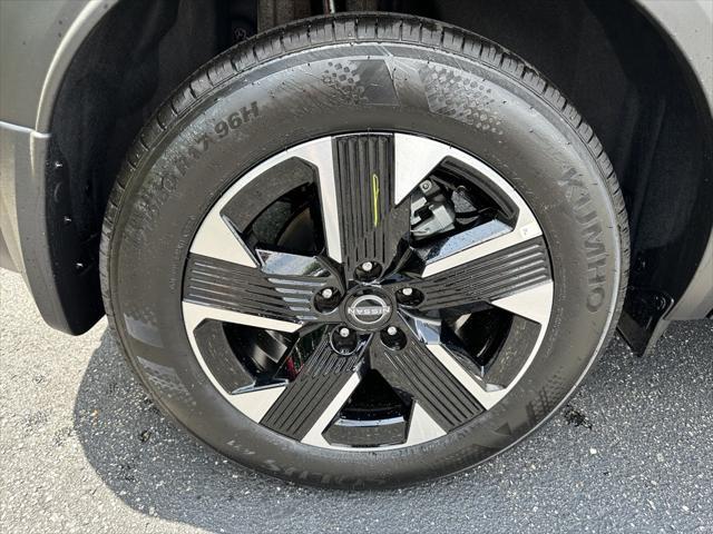 new 2025 Nissan Kicks car, priced at $26,555