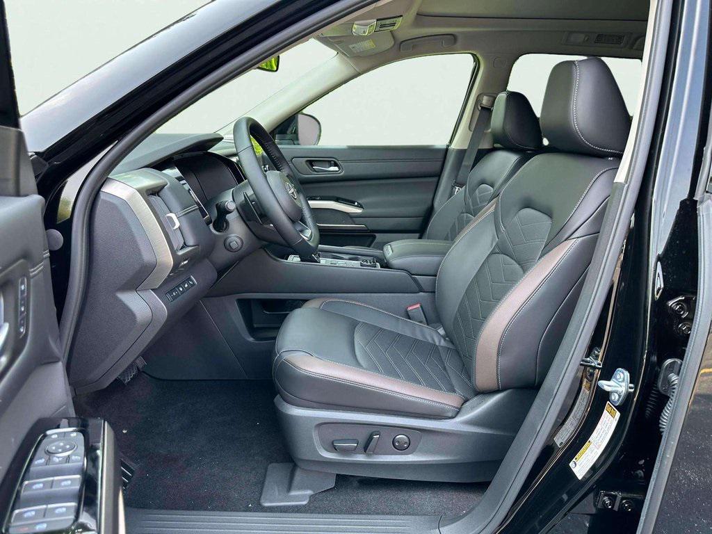 new 2025 Nissan Pathfinder car, priced at $49,087