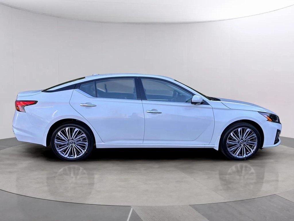 new 2025 Nissan Altima car, priced at $34,384