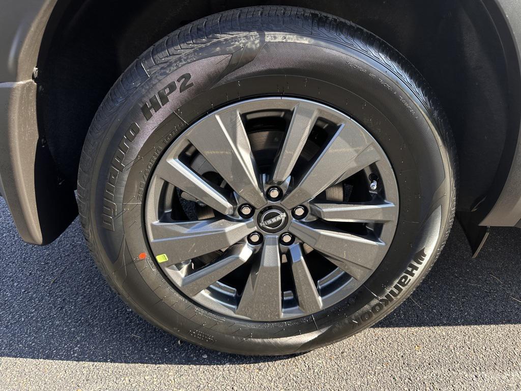 new 2025 Nissan Pathfinder car, priced at $31,832